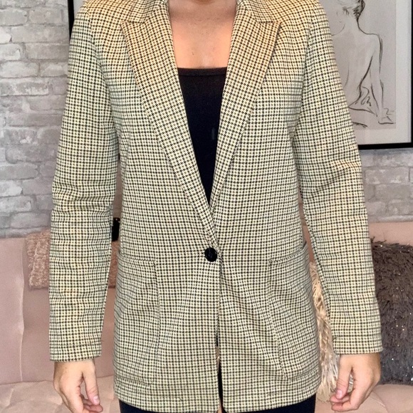 Thigh length black and gown blazer - Picture 1 of 1
